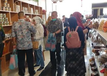 KAI Cirebon Konsisten Giatkan Penanaman Pohon di Sejumlah Stasiun