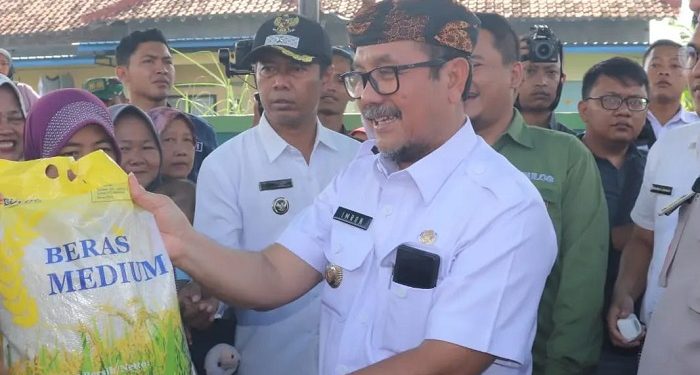 Alasan Bulog Cirebon Batasi Penjualan Beras Medium pada Operasi Pasar Murah