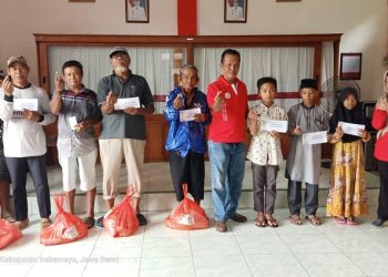 Baznas Indramayu Salurkan Paket Sembako ke Sejumlah Warga Juntinyuat