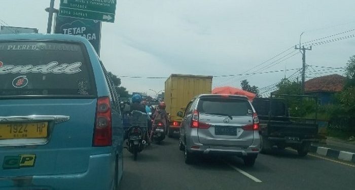 Polresta Cirebon Bagikan 79 Paket Sembako Gratis Kepada Tukang Ojek, Becak dan Juru Parkir