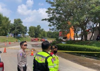 Semburan Api Diduga Berasal dari Gas Alam Sumur Bor Belakang Rest Area KM 86 Tol Cipali