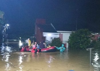 Banjir Setinggi Orang Dewasa Terjang Kawasan Perbatasan Kota Cirebon
