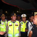 Kapolresta Cirebon Kombes Pol Arif Budiman saat memantau arus mudik di GT Palimanan