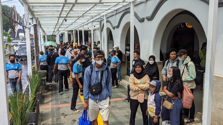 KAI Cirebon Torehkan Capaian Puncak Arus Mudik 2023 dengan 13.522 Penumpang