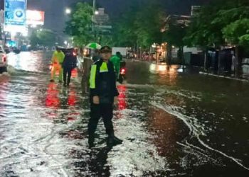 Banjir Setinggi Orang Dewasa Terjang Kawasan Perbatasan Kota Cirebon