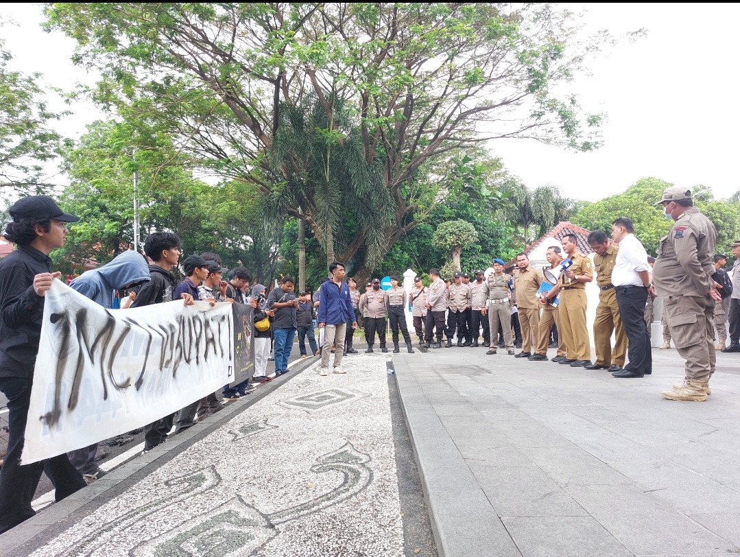 Gugat bupati cirebon