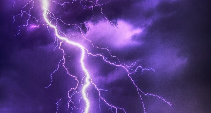Nahas, Hendak Berteduh Tiga Petani di Lelea Indramayu Tewas Tersambar Petir