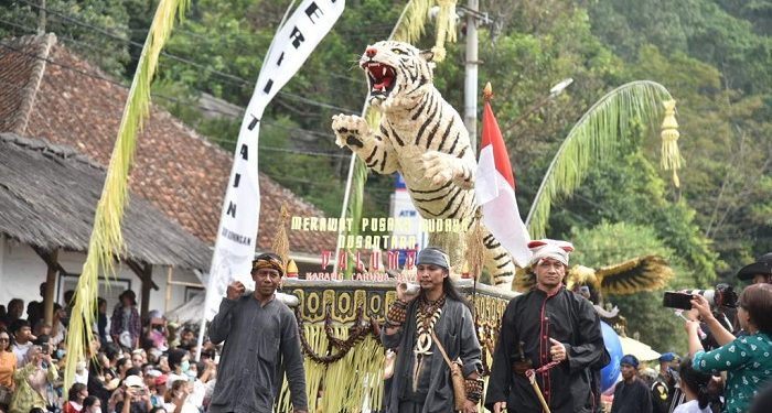 Bupati Kuningan Hadiri Puncak Upacara Adat Seren Taun 2023 Sunda Wiwitan di Cigugur
