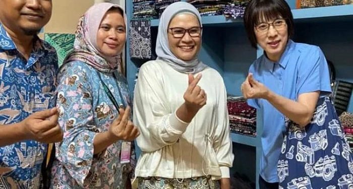 Dillirik Warga Jepang, Ketua YBI: Bupati Nina Pelopor Bangkitnya Batik Complongan Indramayu