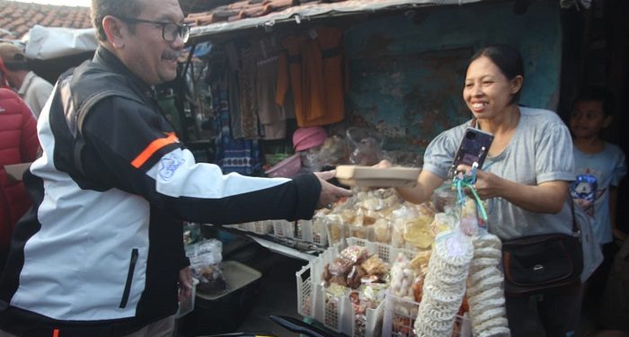 Mubeng Bupati Cirebon Lepas Benih Ikan di Embung Kalideres Kaliwedi