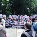 Demo Rocky Gerung di Cirebon