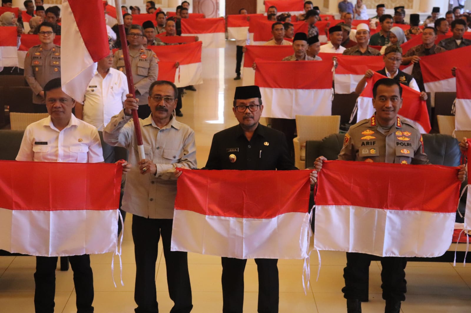 Launching tim kewaspadaan dini, baik tingkat kabupaten hingga tingkat kecamatan di Kabupaten Cirebon.