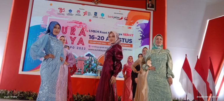 Pameran UMKM dalam Great Expo 2023 di Grand City Surabaya. Salah satu pelaku UMKM inovasi wayang hijab