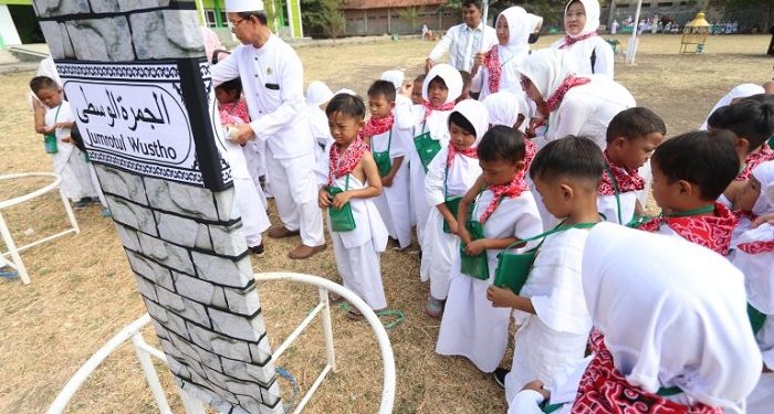 Tanamkan Keimanan, 200 Anak Usia Dini Kota Cirebon Ikuti Manasik Haji