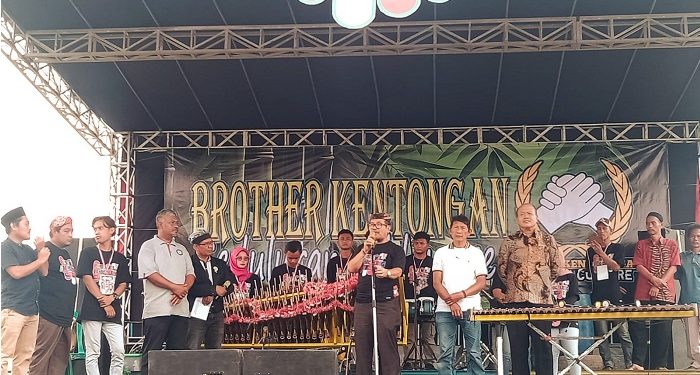 Bupati Cirebon Resmikan Paguyuban Seniman Angklung Brother Kentongan di Klangenan