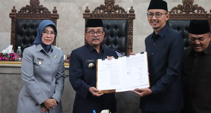 Pemkab Cirebon dan DPRD Setujui Raperda Perubahan APBD 2023 Jadi Perda