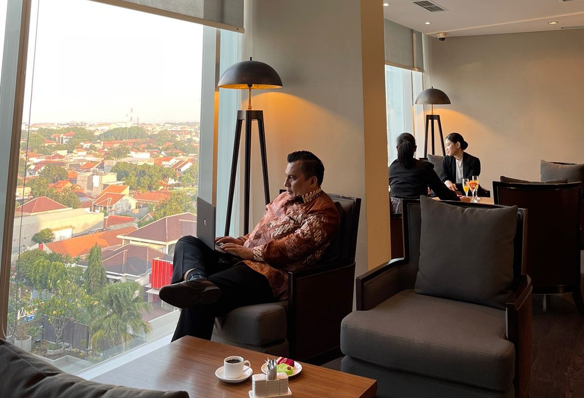 fasilitas The 8th Executive lounge Luxton Hotel Cirebon