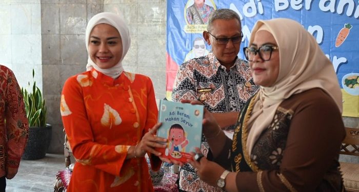 Tekan Angka Stunting, Bunda PAUD Kuningan Launching Buku ‘Adi Berani Makan Sayur’