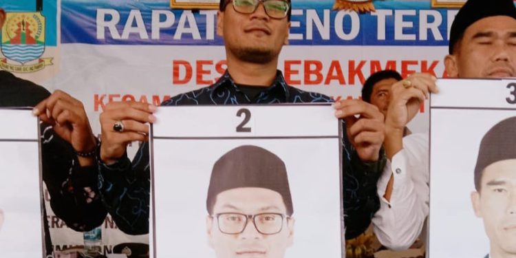 Calon Kuwu Lebak Mekar nomor urut 2, Zainal Mutaqin