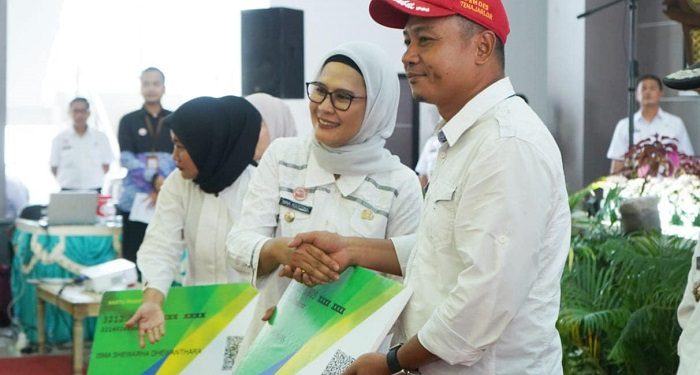 Ribuan Kades di Indramayu Dapat Kartu BPJS Ketenagakerjaan