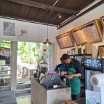 Barista teman tuli di Baraja Coffee (Ciayumajakuning.id/Ipan Fanani)