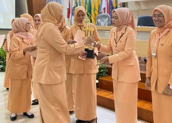 Dharma Wanita Kuningan Terbaik Ketiga Jabar Kategori Pengiriman LPPK 2023