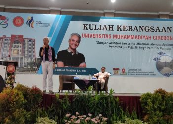 Capres Ganjar Pranowo saat mengisi kuliah kebangsaan di UMC Cirebon. (Ciayumajakuning.id)