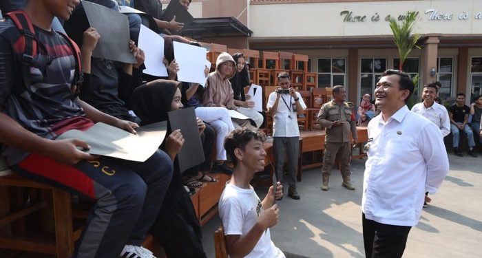 Siswa SMA Ini Minta PJ Bupati Majalengka Benahi Stadion Warung Jambu