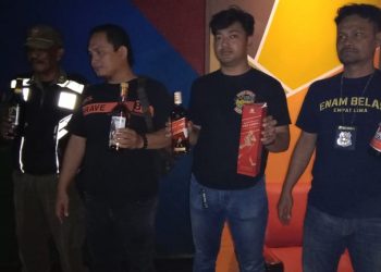Jelang Tahun Baru 2024, Polres Ciko Amankan 57 Botol Miras di Dua Lokasi