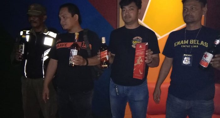 Jelang Tahun Baru 2024, Polres Ciko Amankan 57 Botol Miras di Dua Lokasi