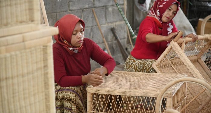 Pemprov Jabar Janji Tingkatkan Ekspor Rotan Cirebon
