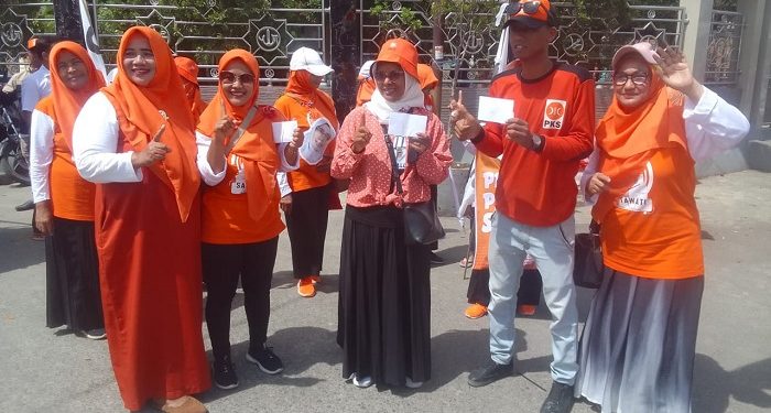 Seger Bener, Lomba Karaoke Meriahkan Flashmob PKS Cirebon Timur di Pabuaran