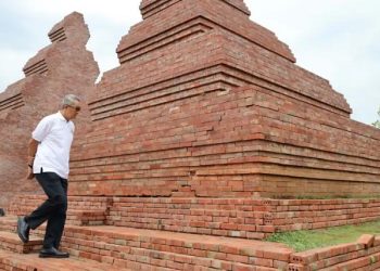 Tinjau Kondisi Alun-alun Kejaksaan, Pj Wali Kota Cirebon: Cukup Memprihatinkan
