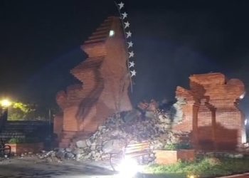Penampakan gapura taman Pataraksa Ambruk ramai jadi perbincangan netizen Cirebon