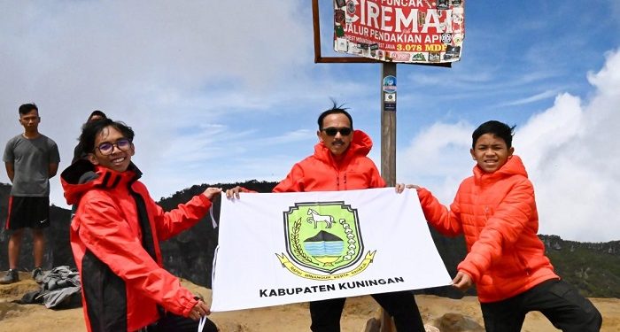 R Iip Hidajat, Bupati Kuningan Pertama yang Taklukkan Puncak Gunung Ciremai