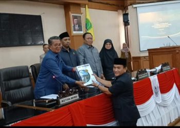 Rapat Paripurna DPRD Majalengka, Pj Bupati Dedi Sampaikan LKPJ Tahun 2023
