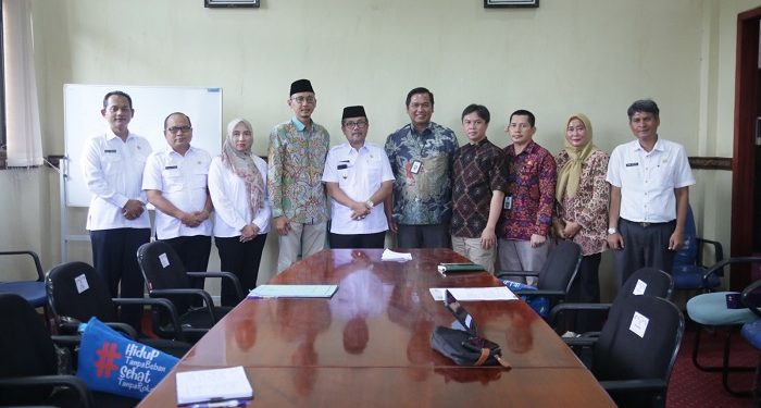 Bupati Cirebon Minta Perda Kawasan Tanpa Rokok Dikebut
