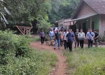 Polres Ciko Geledah Rumah Buronan Kasus Pembunuhan Vina Cirebon di Talun