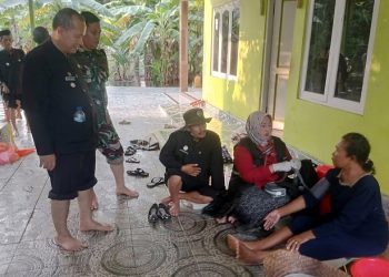 Pemkab Indramayu Tinjau Kondisi Korban Banjir di Balongan