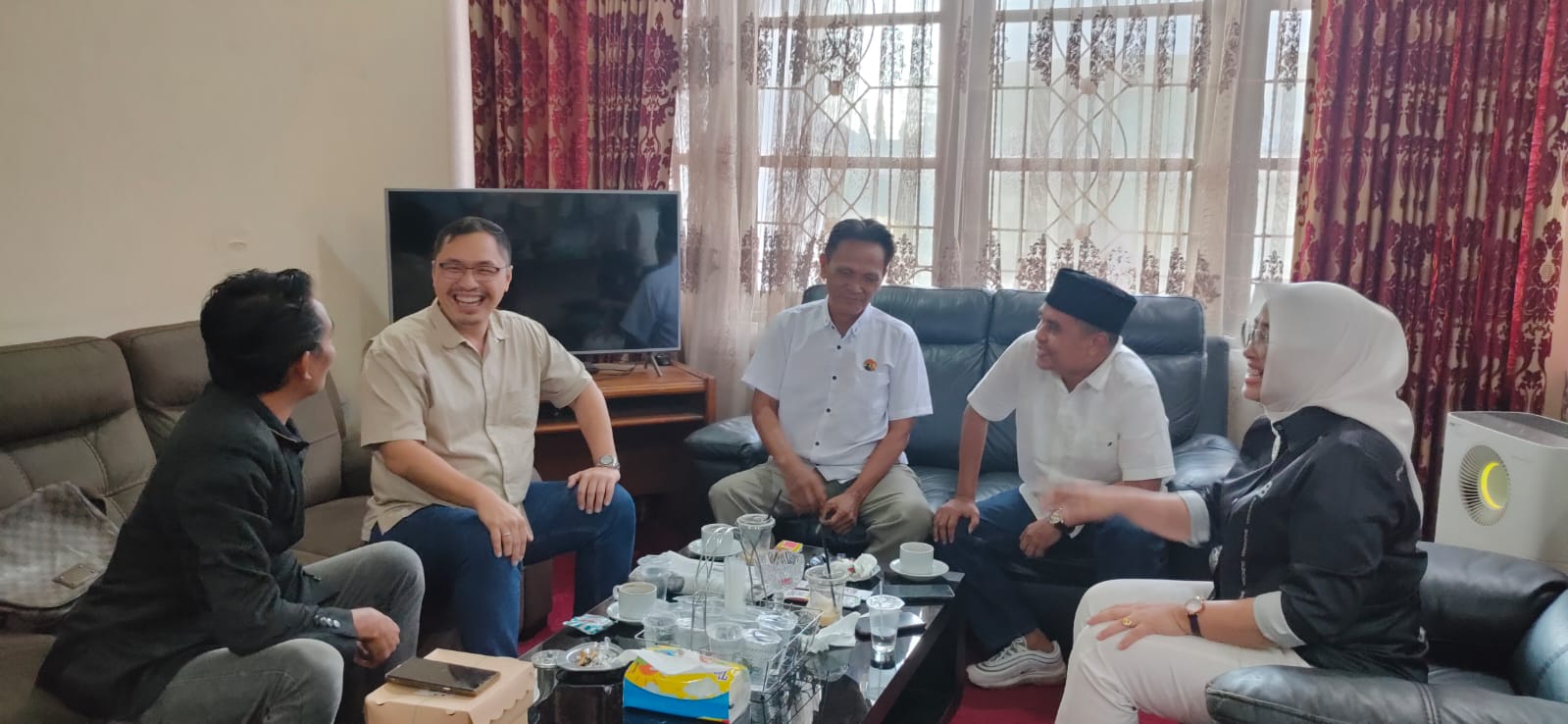 Momen penjajakan koalisi parpol Nasdem, PKB dan PDIP Kota Cirebon jelang Pilkada 2024. (Ciayumajakuning.id)