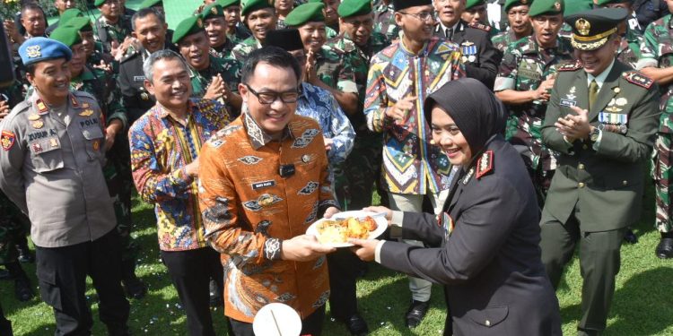 PJ Bupati Cirebon Apresiasi Kinerja Polresta Cirebon pada Hari Bhayangkara ke-78