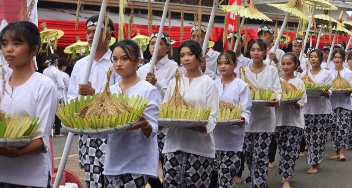 Sejumlah Daerah Luar Kuningan Meriahkan Puncak Upacara Adat Seren Taun 2024