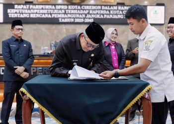 Rapat Paripurna DPRD Kota Cirebon Setujui RPJPD Tahun 2025-2045