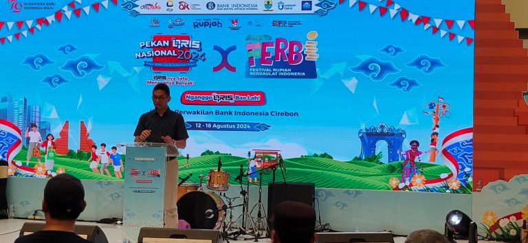 Kepala BI Cirebon Anton Pitono saat memberi sambutan pada Pekan Qris Nasional di Cirebon. (Ciayumajakuning.id)