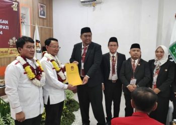 Hari Pertama, KPU Majalengka Terima Pendaftaran Paslon Pilbup 2024 Karna-Koko