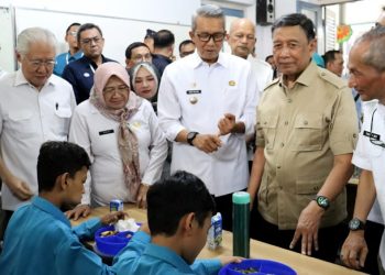 Wantimpres Wiranto Tinjau Uji Coba Makan Bergizi Gratis di Kota Cirebon