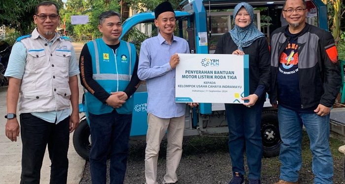 Percepat Distribusikan Produk, PLN Jabar Beri UMKM Indramayu Kendaraan Roda Tiga
