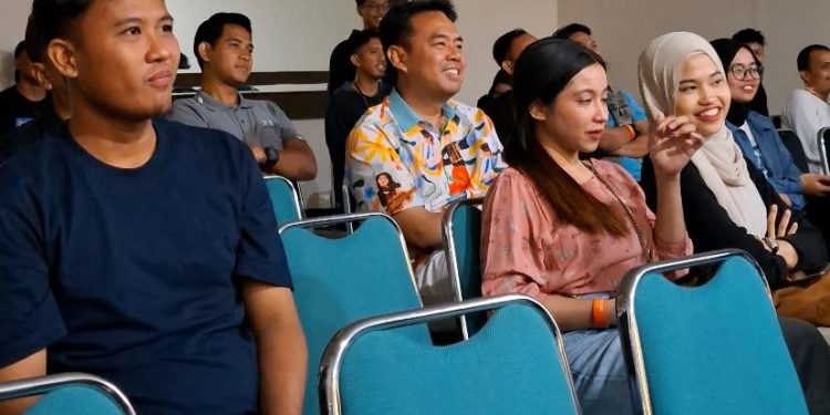 Nonton Stand-Up Comedy, Cara Unik Suhendrik Hadapi Debat Ketiga