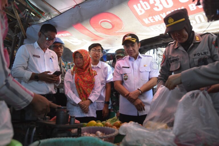 Pemda dan Polresta Cirebon Sidak Pasar, Harga Bapokting Masih Stabil Meski Ada Kenaikan