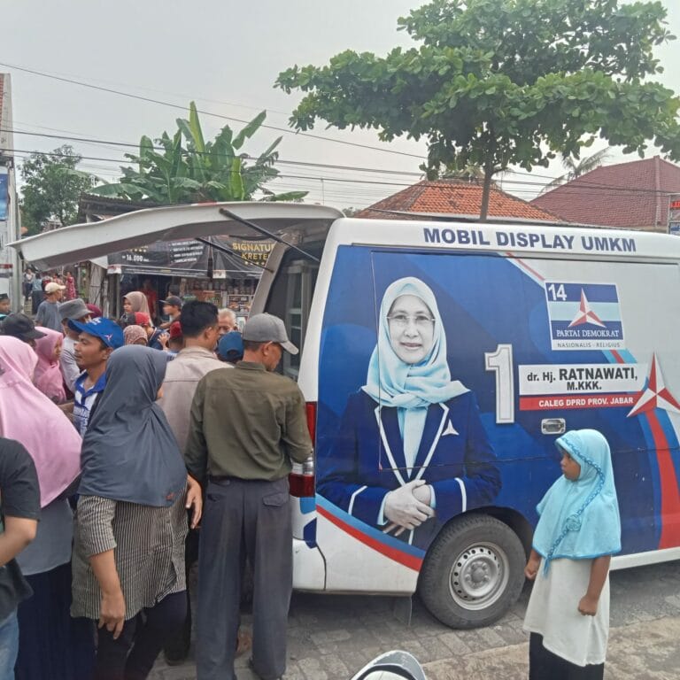Lestarikan Tradisi, Demokrat Kabupaten Cirebon Berbagi Takjil